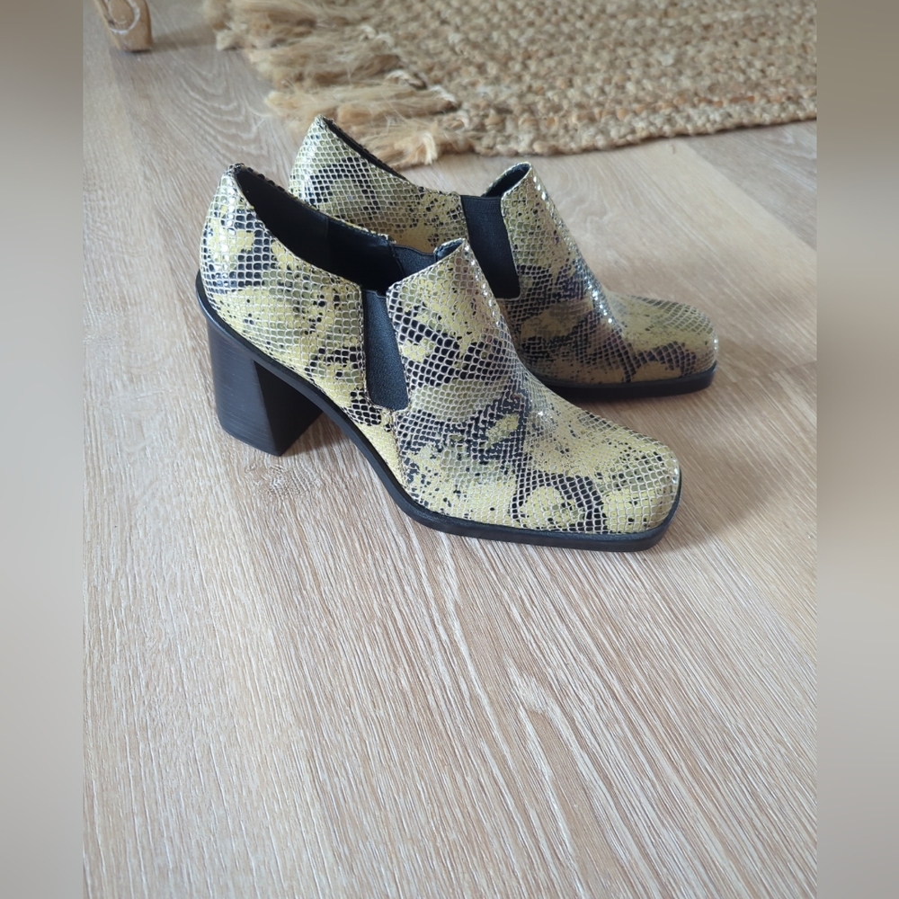 MIA Snake Skin Boot Size 7M Booties Y2K  VINTAGE Block Heel Square Toe